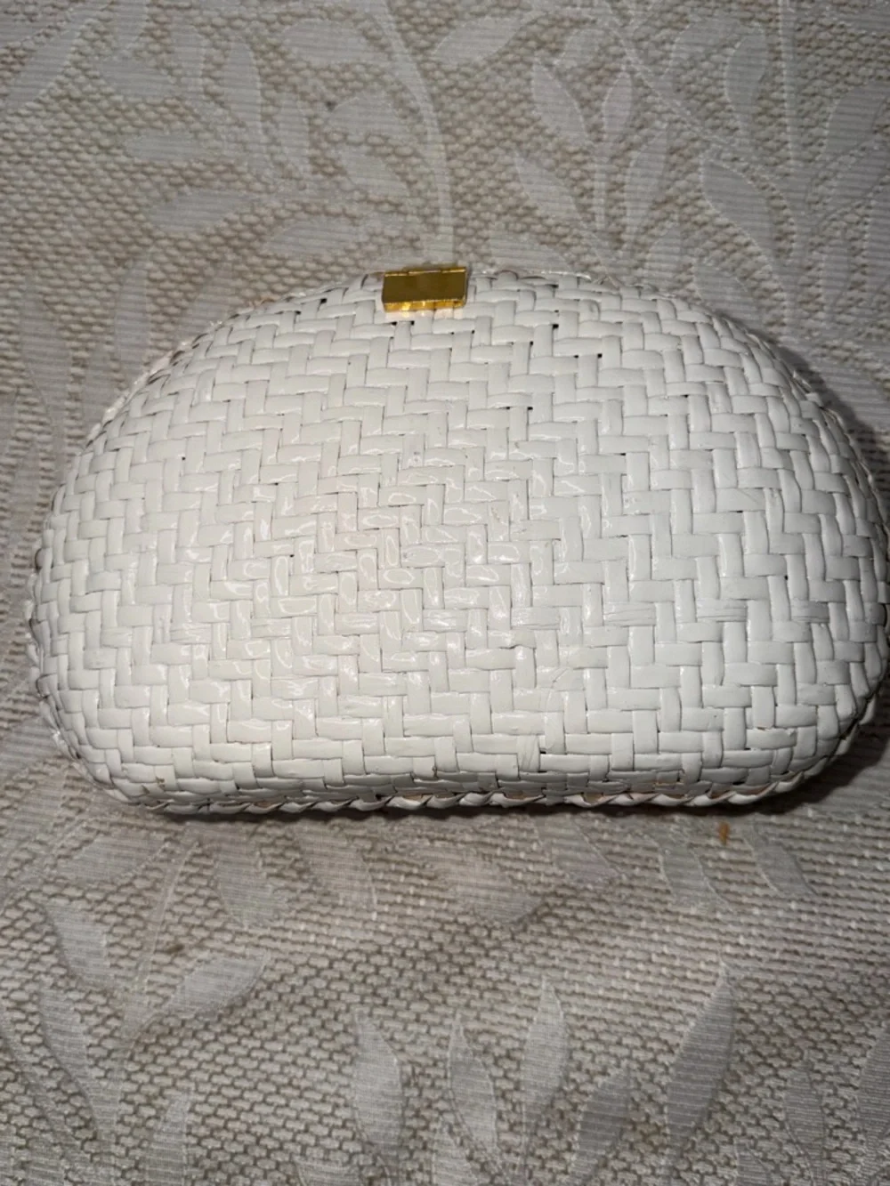 Vintage Vanessa Lacquered White Wicker Crossbody Purse With Gold Toned Chain